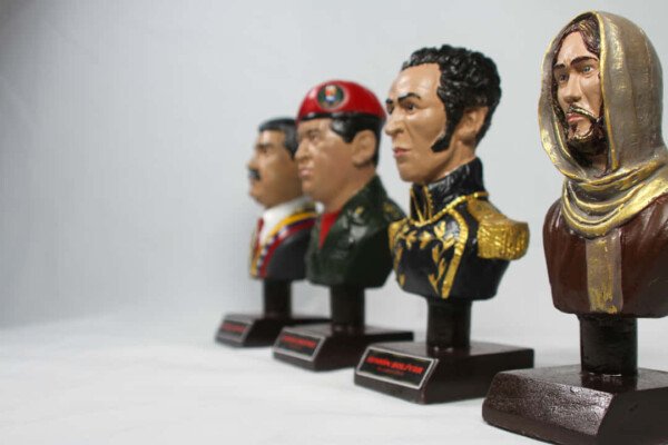 BUSTOS DE PERSONAJES HISTÓRICOS