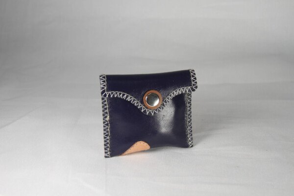 MONEDERO MORADO CON BROCHE