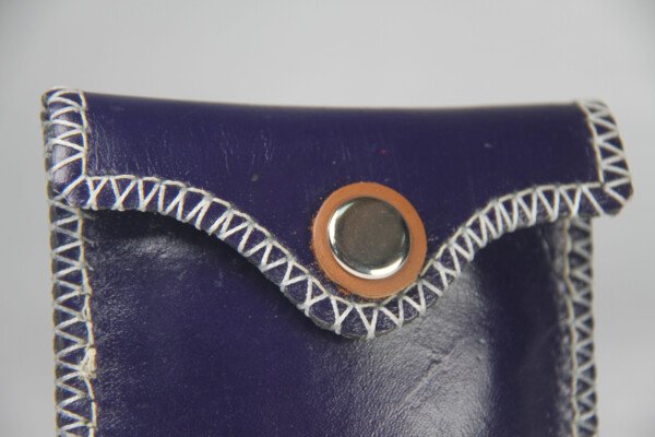 MONEDERO MORADO CON BROCHE - Imagen 3
