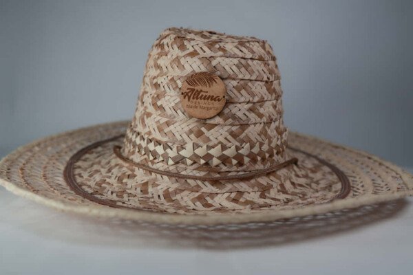 SOMBRERO  CON CUERDA