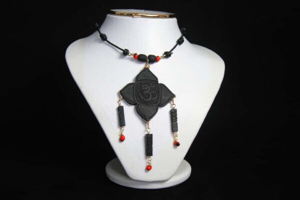 Collar Puño de Azabache