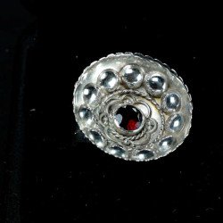 ANILLO COPITA CON CENTRO ROJO